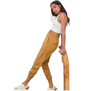 Athleta Brooklyn Textured Lightweight Jogger Pants in Tuscan Gold 12 Tall